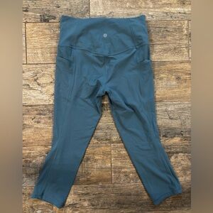 Athleta Sun Salutation Stash Capri Leggings size small